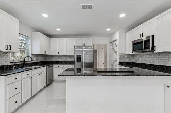 210 LAKE HOBBS RD, Lutz, FL 33548