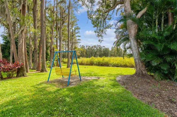 210 LAKE HOBBS RD, Lutz, FL 33548
