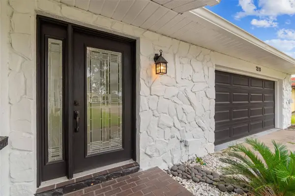 210 LAKE HOBBS RD, Lutz, FL 33548