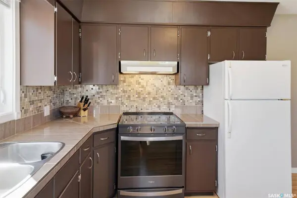 337 East PLACE, Saskatoon, SK S7J 2Y4