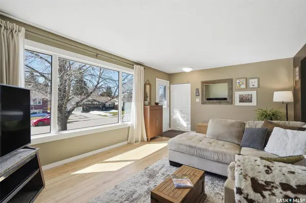 337 East PLACE, Saskatoon, SK S7J 2Y4