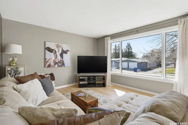 337 East PLACE, Saskatoon, SK S7J 2Y4