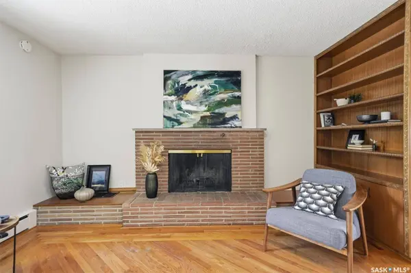2020 Eastlake AVENUE, Saskatoon, SK S7J 0X2