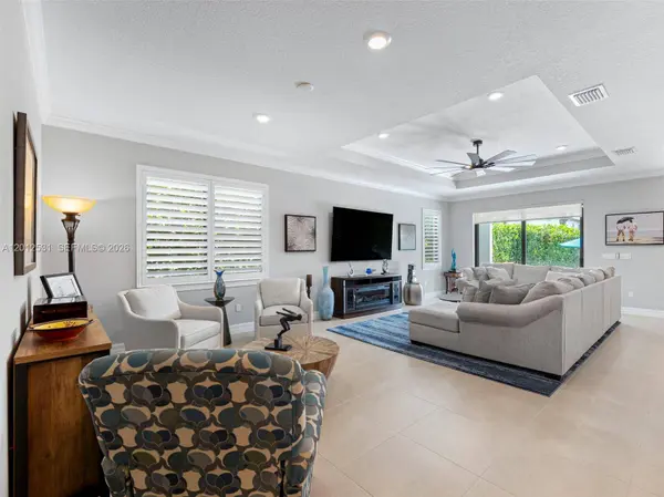 4460 Waterside Dr, Oakland Park, FL 33309