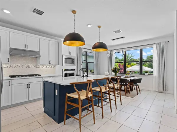 4482 Silverwood Ln S, Oakland Park, FL 33309