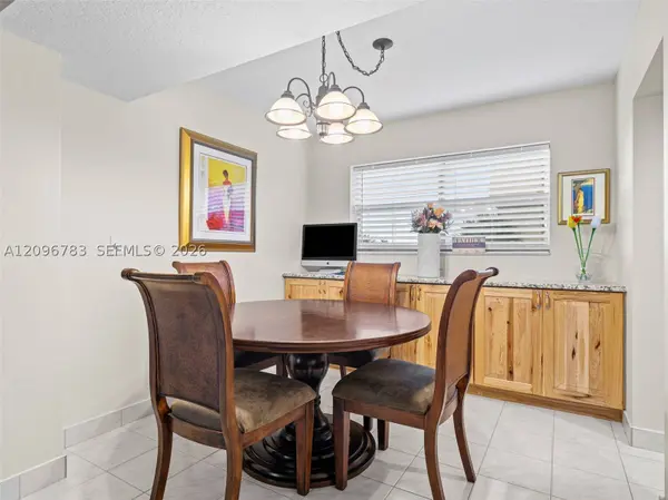 3661 Via Poinciana #401, Lake Worth, FL 33467