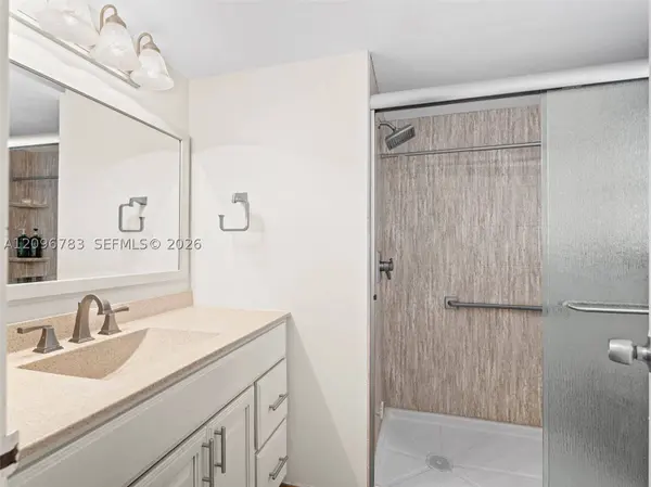 3661 Via Poinciana #401, Lake Worth, FL 33467