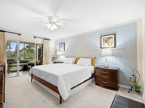 3661 Via Poinciana #401, Lake Worth, FL 33467