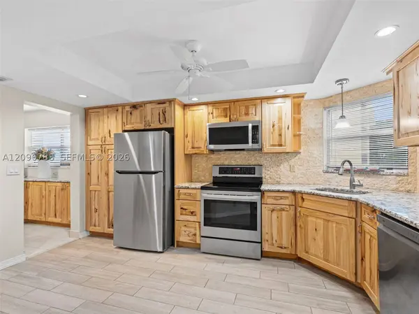 3661 Via Poinciana #401, Lake Worth, FL 33467