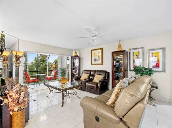 3661 Via Poinciana #401, Lake Worth, FL 33467