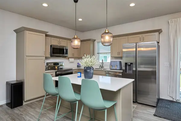16621 Goodman Drive, Urbandale, IA 50323
