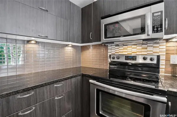 721 8th STREET E #302, Saskatoon, SK S7H 0R4