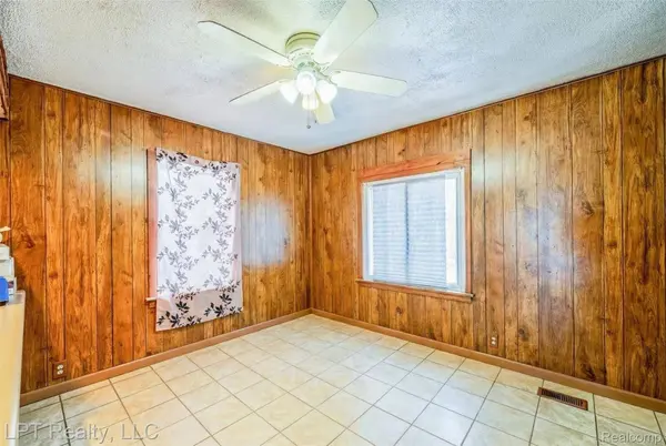 453 Spruce ST, Wyandotte, MI 48192