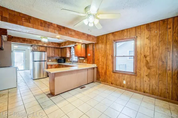 453 Spruce ST, Wyandotte, MI 48192