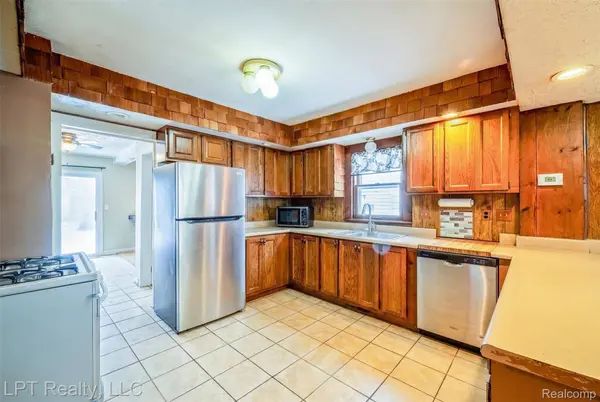 453 Spruce ST, Wyandotte, MI 48192