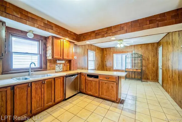 453 Spruce ST, Wyandotte, MI 48192