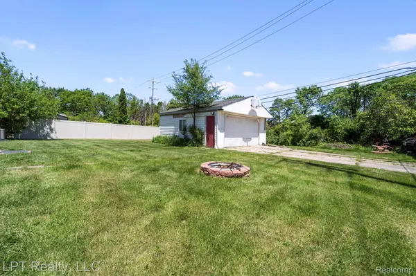 18181 Winwood CT, Brownstown Charter Township, MI 48193