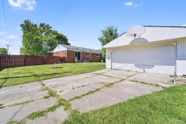 18181 Winwood CT, Brownstown Charter Township, MI 48193