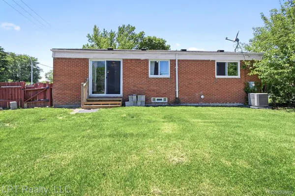 18181 Winwood CT, Brownstown Charter Township, MI 48193