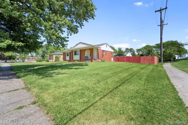 18181 Winwood CT, Brownstown Charter Township, MI 48193