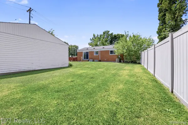 18181 Winwood CT, Brownstown Charter Township, MI 48193