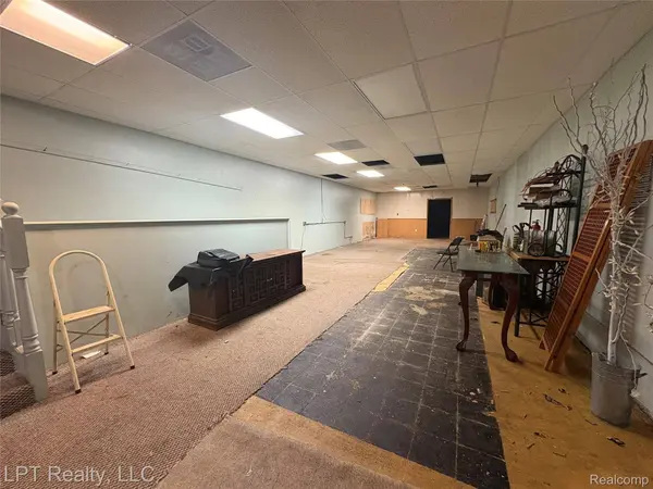 2033 West RD, Trenton, MI 48183