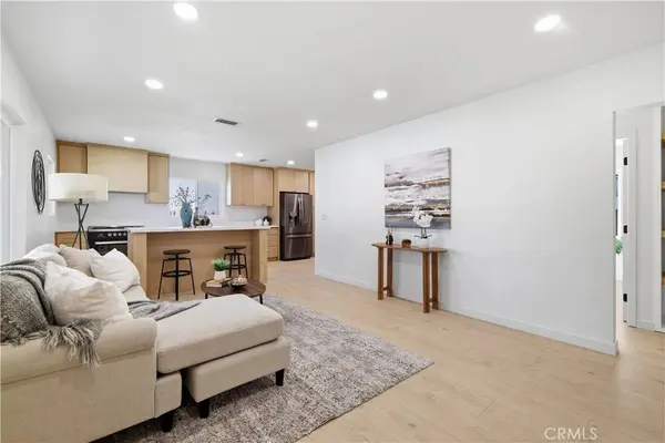 7446 Dempsey AVE, Lake Balboa, CA 91406