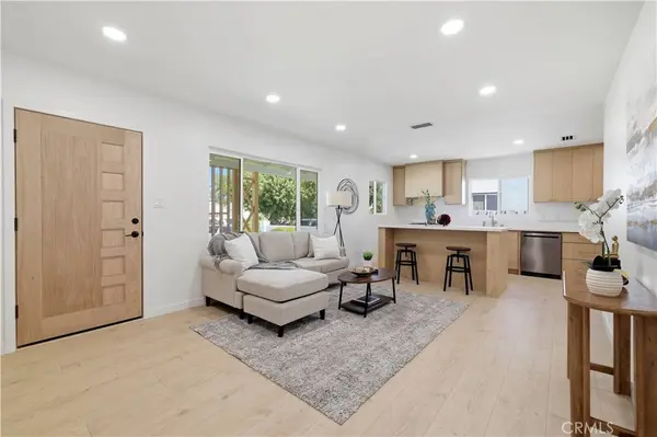 7446 Dempsey AVE, Lake Balboa, CA 91406