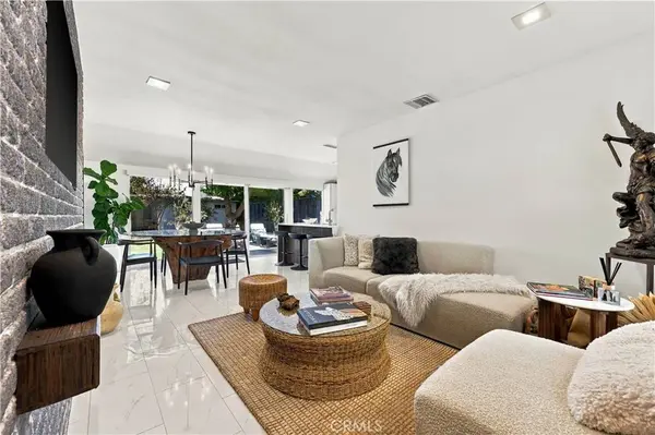 17417 Sherman WAY, Lake Balboa, CA 91406