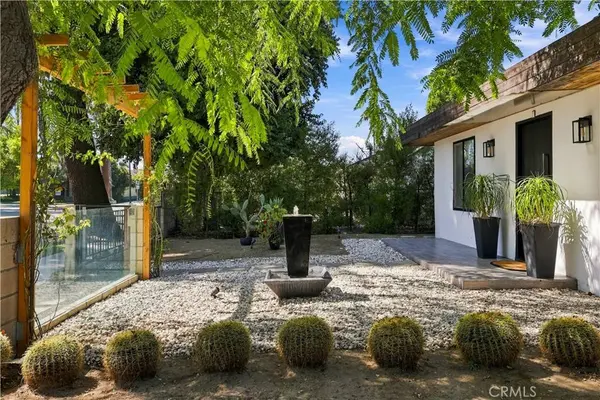 17417 Sherman WAY, Lake Balboa, CA 91406