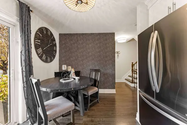 8 Hattie CT, Georgina, ON L4P 3Z7