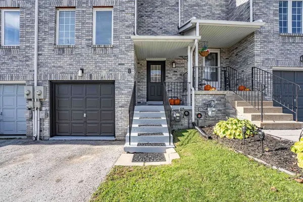 8 Hattie CT, Georgina, ON L4P 3Z7