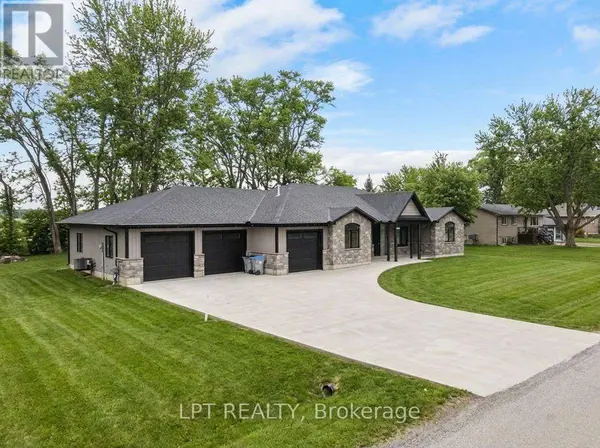8439 LAZY LANE, Lambton Shores, ON N0M2N0