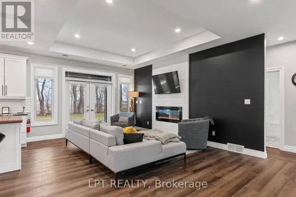 8439 LAZY LANE, Lambton Shores, ON N0M2N0