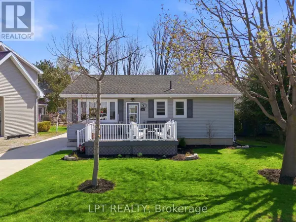 30 SAUBLE RIVER ROAD, Lambton Shores (grand Bend), ON N0M1T0