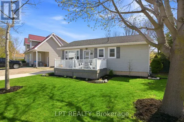 30 SAUBLE RIVER ROAD, Lambton Shores (grand Bend), ON N0M1T0