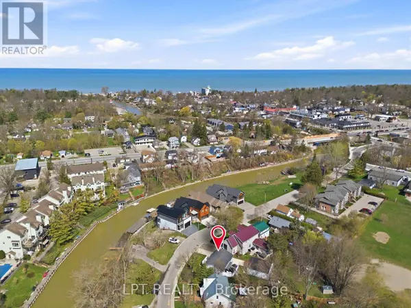 30 SAUBLE RIVER ROAD, Lambton Shores (grand Bend), ON N0M1T0
