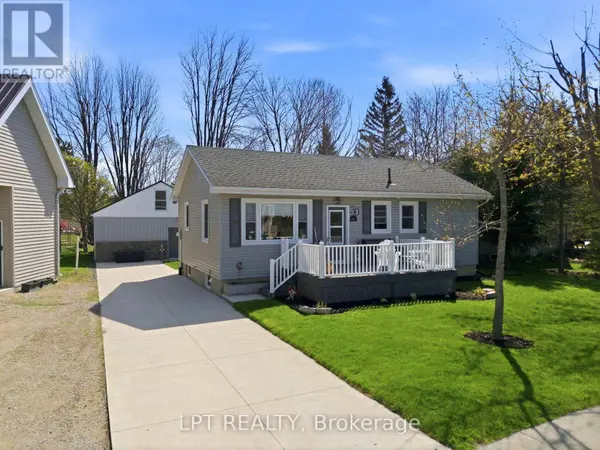 30 SAUBLE RIVER ROAD, Lambton Shores (grand Bend), ON N0M1T0