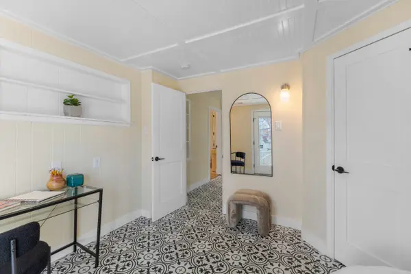 425 Carlisle Blvd NE, Albuquerque, NM 87106-1320
