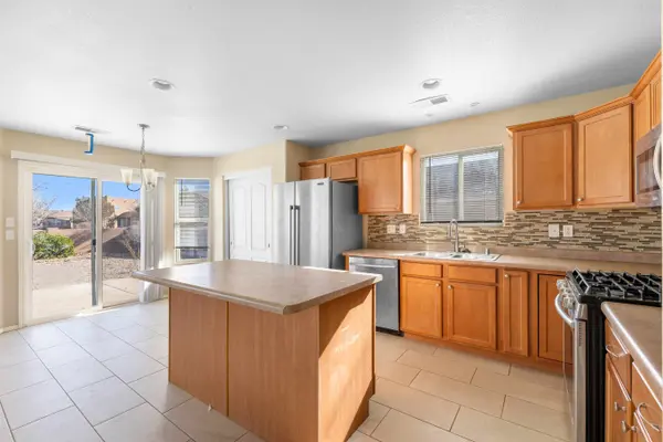 3333 Hunters Meadows Cir NE, Rio Rancho, NM 87144-4041
