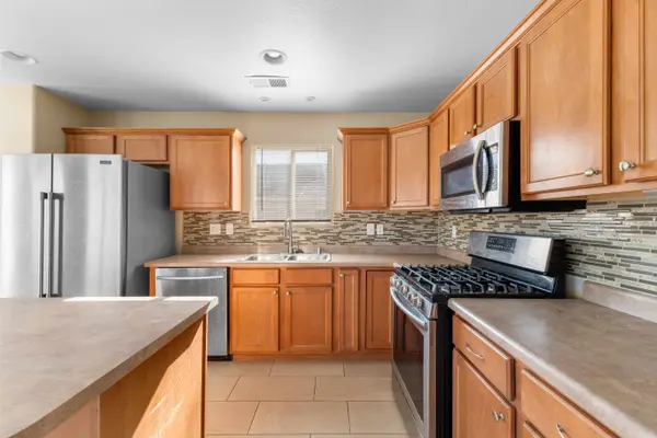 3333 Hunters Meadows Cir NE, Rio Rancho, NM 87144-4041