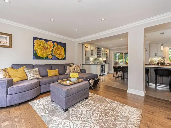493 Tipperton CRES, Oakville, ON L6L 5E1