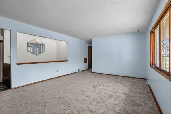 757 Ballantyne LN NE, Minneapolis, MN 55432