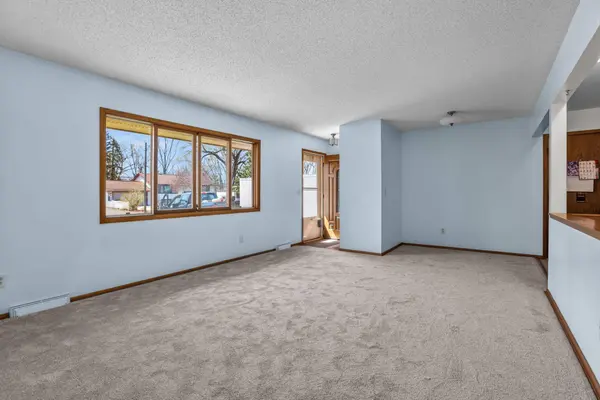 757 Ballantyne LN NE, Minneapolis, MN 55432