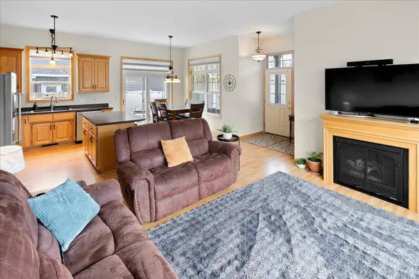 828 Winsome WAY NW, Isanti, MN 55040