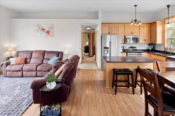 828 Winsome WAY NW, Isanti, MN 55040