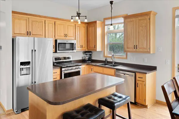 828 Winsome WAY NW, Isanti, MN 55040