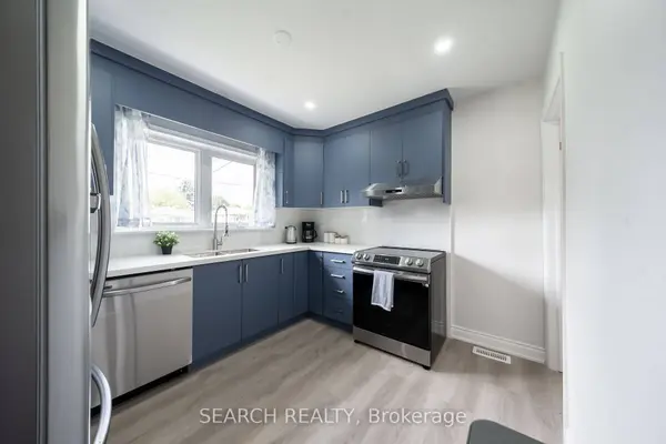 1079 Deta RD, Mississauga, ON L5E 2R6