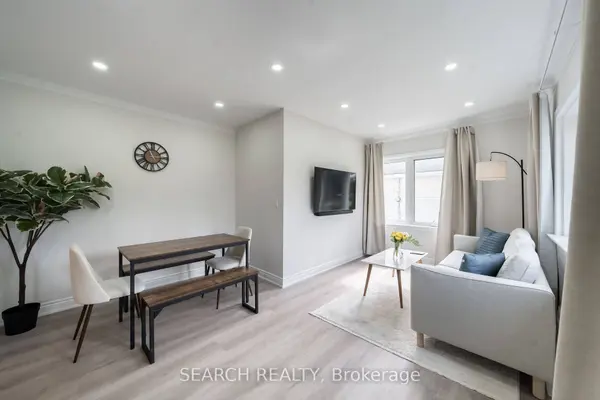 1079 Deta RD, Mississauga, ON L5E 2R6