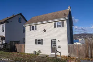 2004 3rd Ave, Altoona, PA 16602-3540